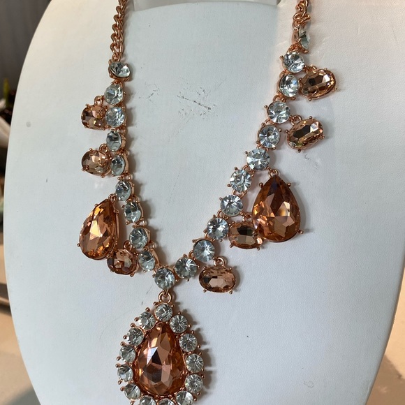 NWT Gorgeous Rhinestone Necklace w/Earrings - Picture 6 of 7